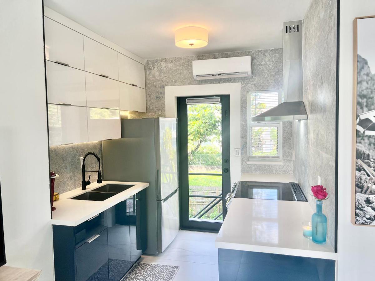 3 Seasons At The Carrington 3 Separate 2 Bedroom 1 Bathroom Apartments And A 3 Bedroom 2 Bathroom Villa Miami Bagian luar foto