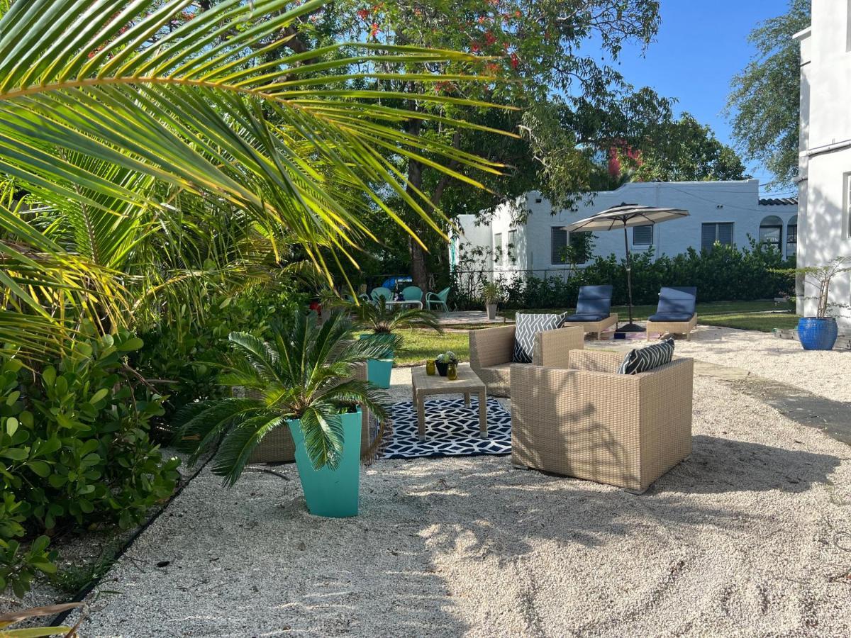 3 Seasons At The Carrington 3 Separate 2 Bedroom 1 Bathroom Apartments And A 3 Bedroom 2 Bathroom Villa Miami Bagian luar foto