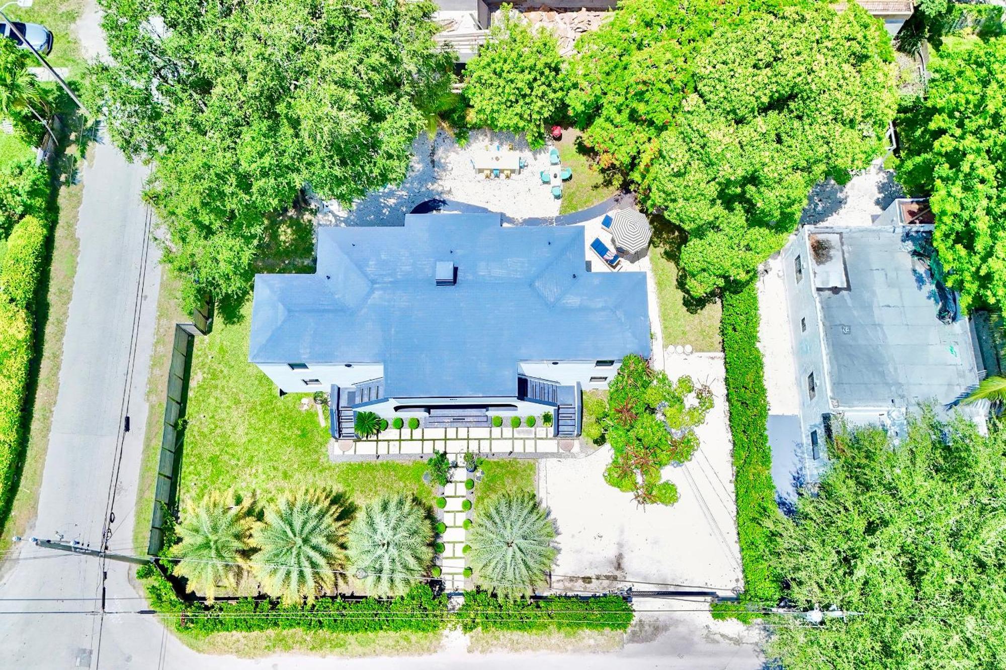 3 Seasons At The Carrington 3 Separate 2 Bedroom 1 Bathroom Apartments And A 3 Bedroom 2 Bathroom Villa Miami Bagian luar foto